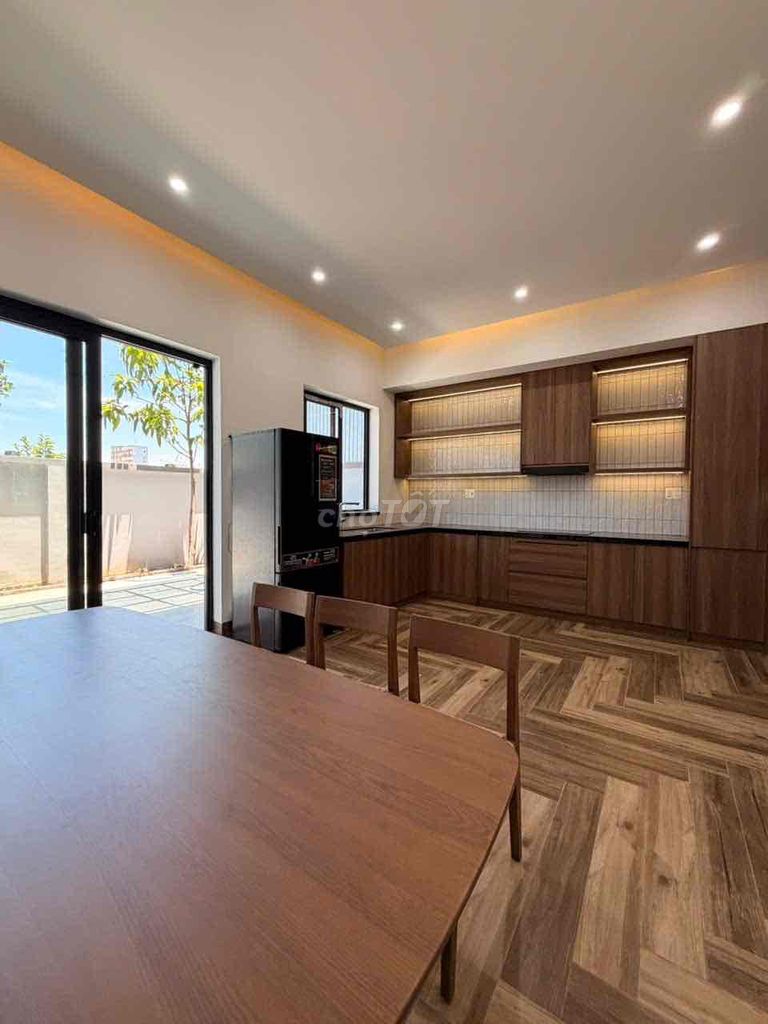 Дом в районе Shophouse FPT, 4 спальни, 4 ванные комнаты - с полной мебелью