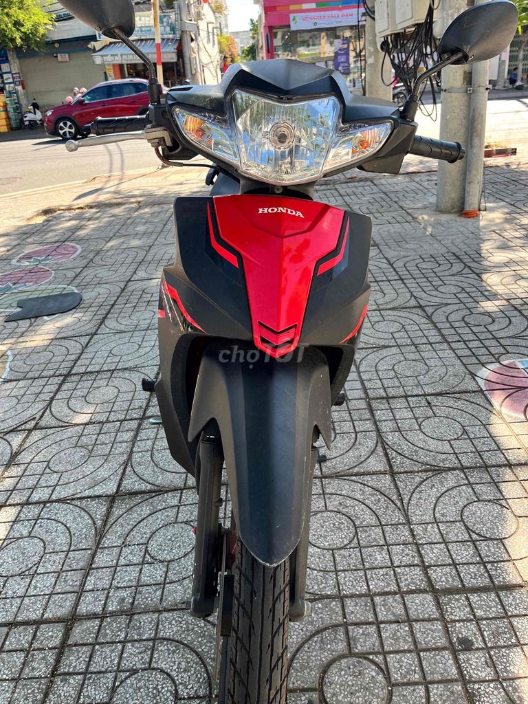 Фото 2: Honda Blade Sport 2023 Красный черный 153689 км