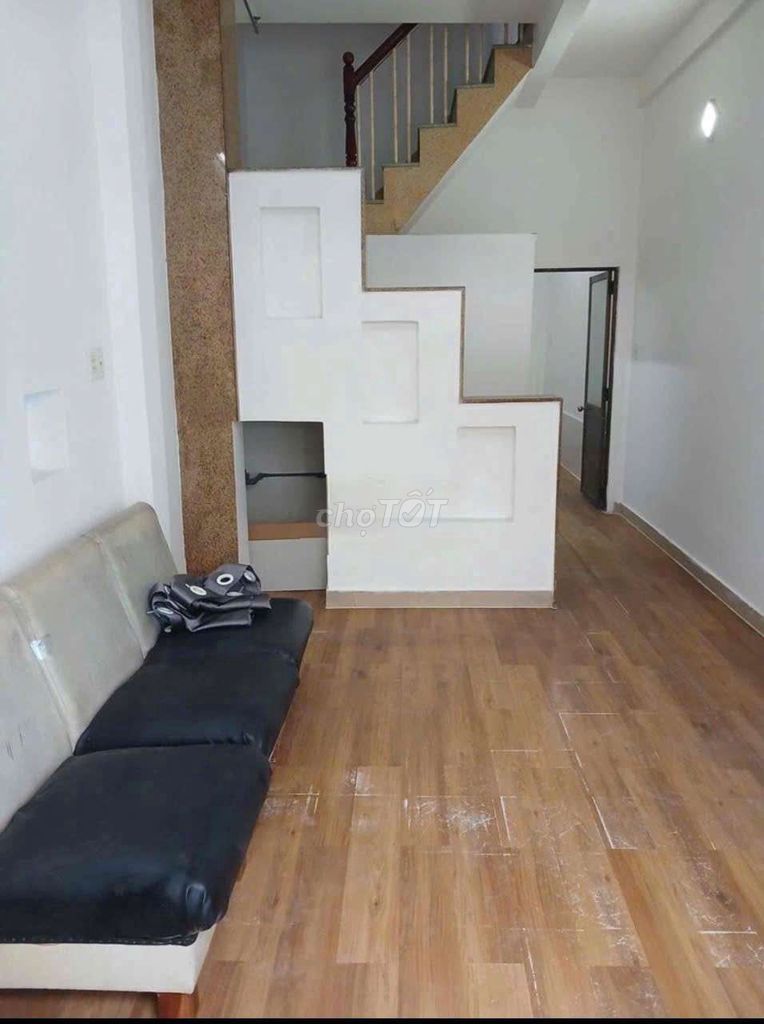 Фото 2: Аренда дома Просторный, 1 этаж + 2 этажа, 4 спальни 3 санузла — светлый дом