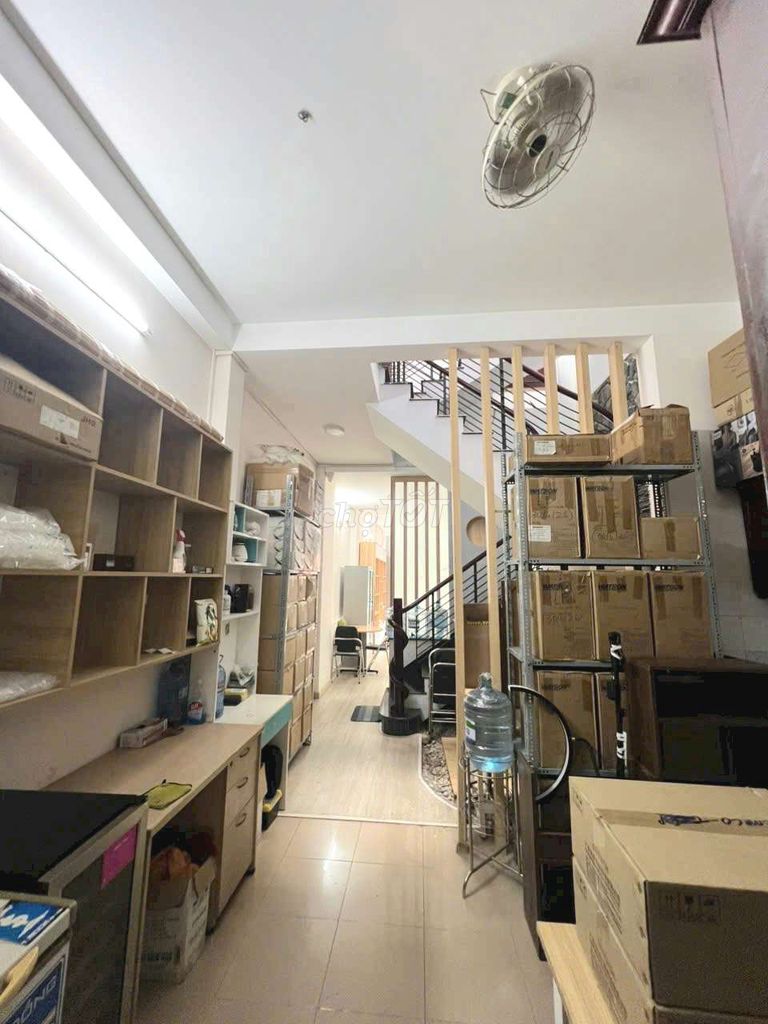 Фото 3: Сдается дом в закрытой территории Tạ Quang Bửu P5. Площадь 4-15м. 4 спальни, 3 санузла. + Цена: 16 млн.