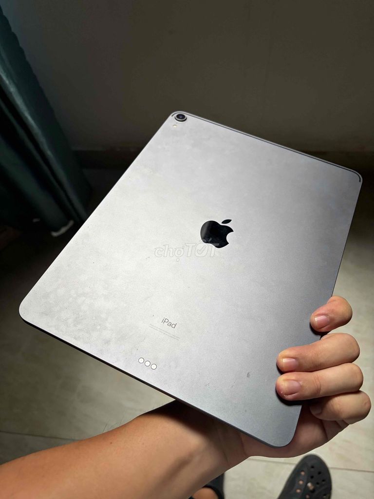 Apple iPad Pro 12.9 дюйма, 3-го поколения, серый