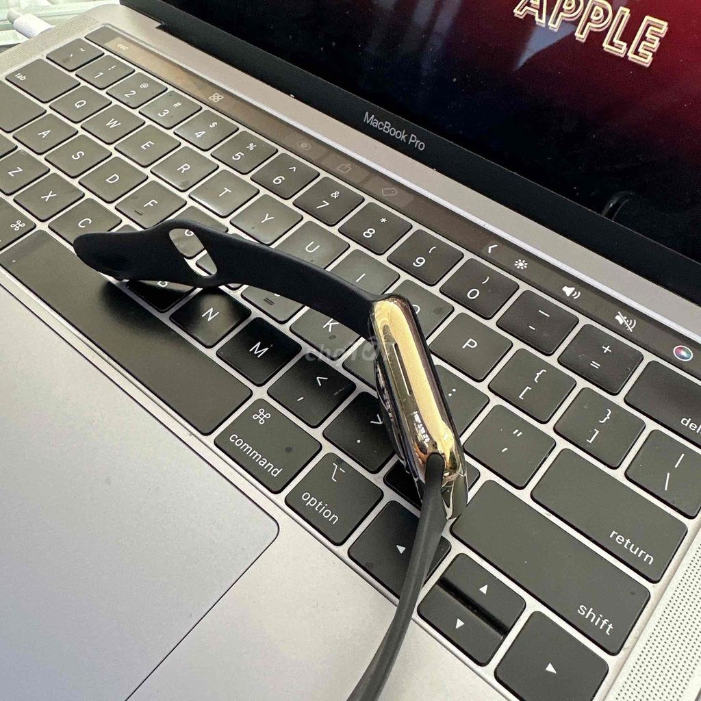 Фото 3: Apple Watch Series 7 45 мм, золотой (Gold), 99%