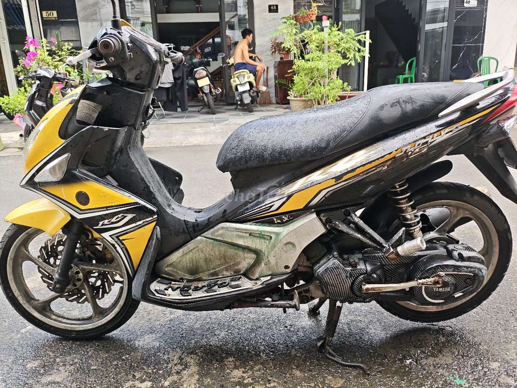 Yamaha Nouvo LX золотисто-черный, двигатель тихий, электростартер в комплекте
