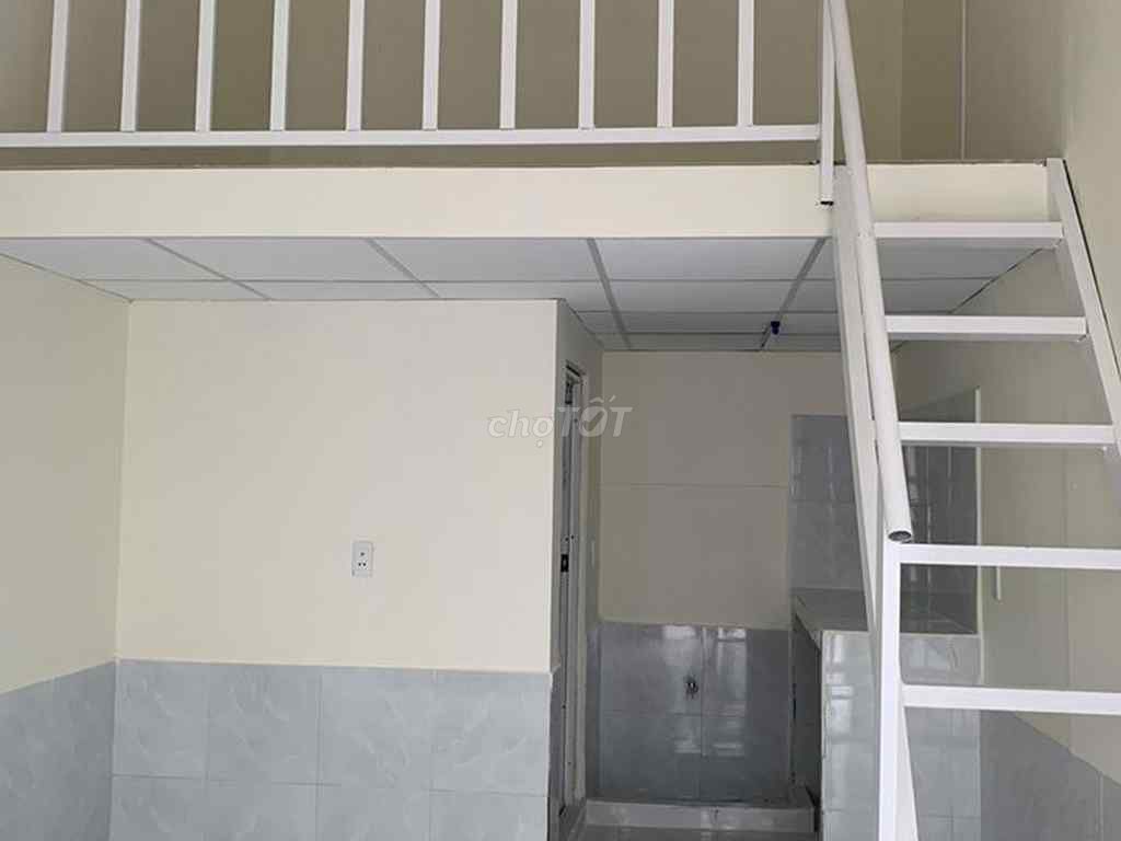 Сдаётся комната 25 м², с антресолью, светлая и просторная
