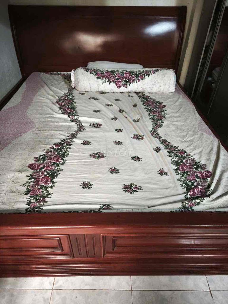 Деревянная кровать 1,8 x 2 м, красно-коричневая