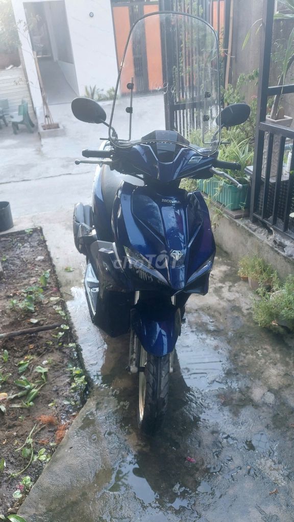 Фото 2: Honda Air Blade 125cc 2016 сине-серебристо-черный