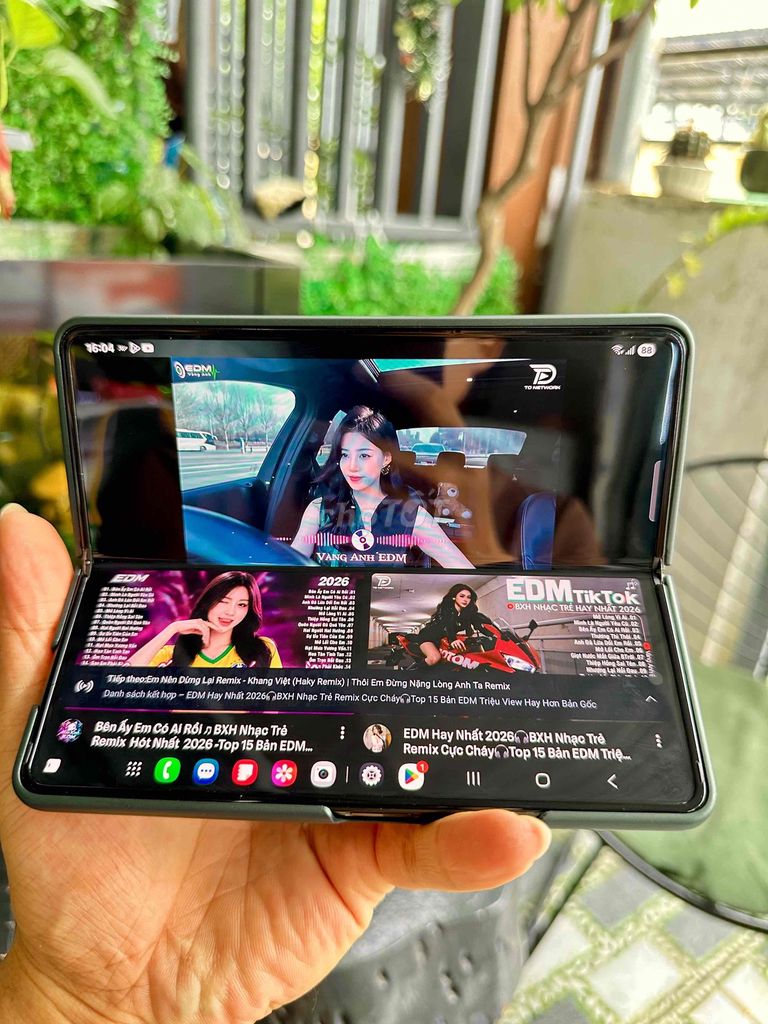 Фото 3: Samsung Galaxy Z Fold 3 512GB Зеленый