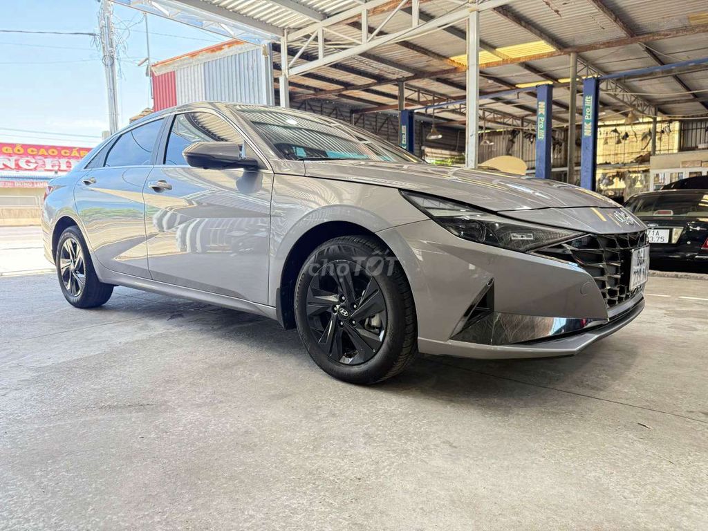 Фото 2: Hyundai Elantra 2022 1.6AT специальная Серая