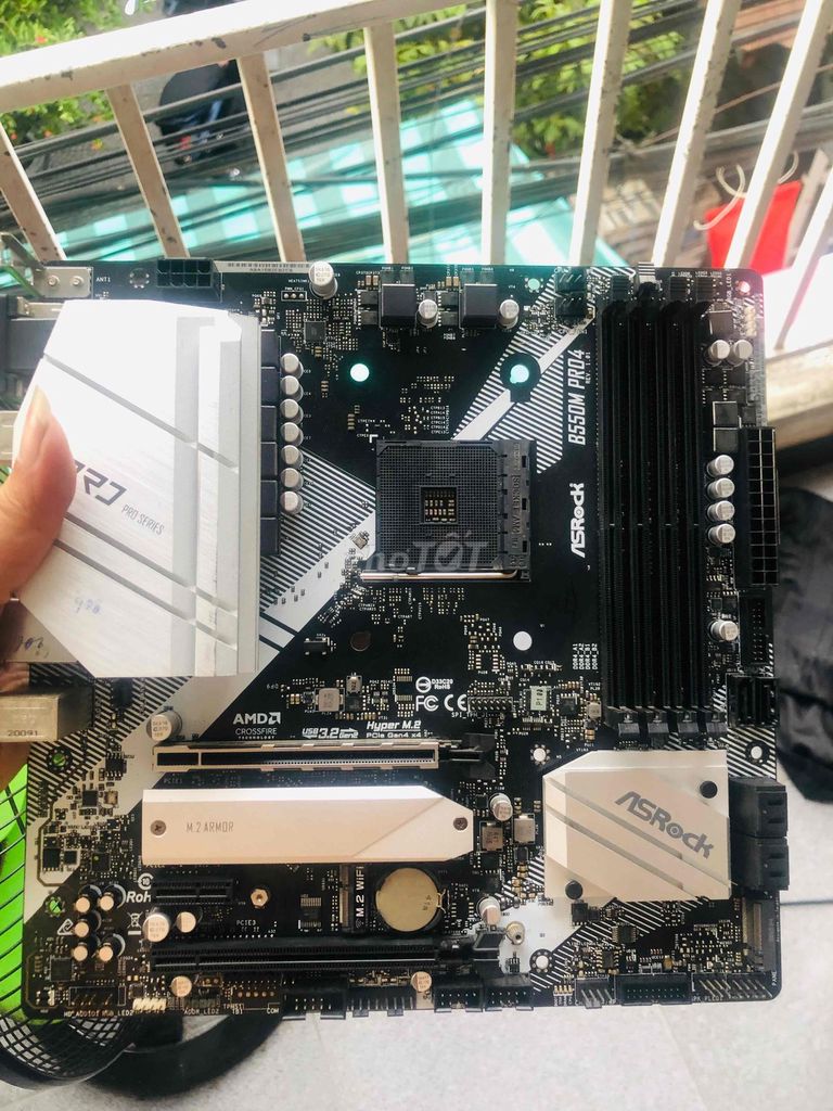 Быстрая продажа материнской платы B550 ASRock, отличное состояние, дёшево
