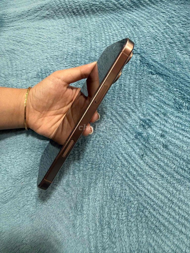 iPhone 16 Pro Max 256GB золотой VNA 99%