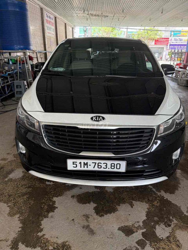 Kia Grand Sedona MPV 7 мест Черно-белый