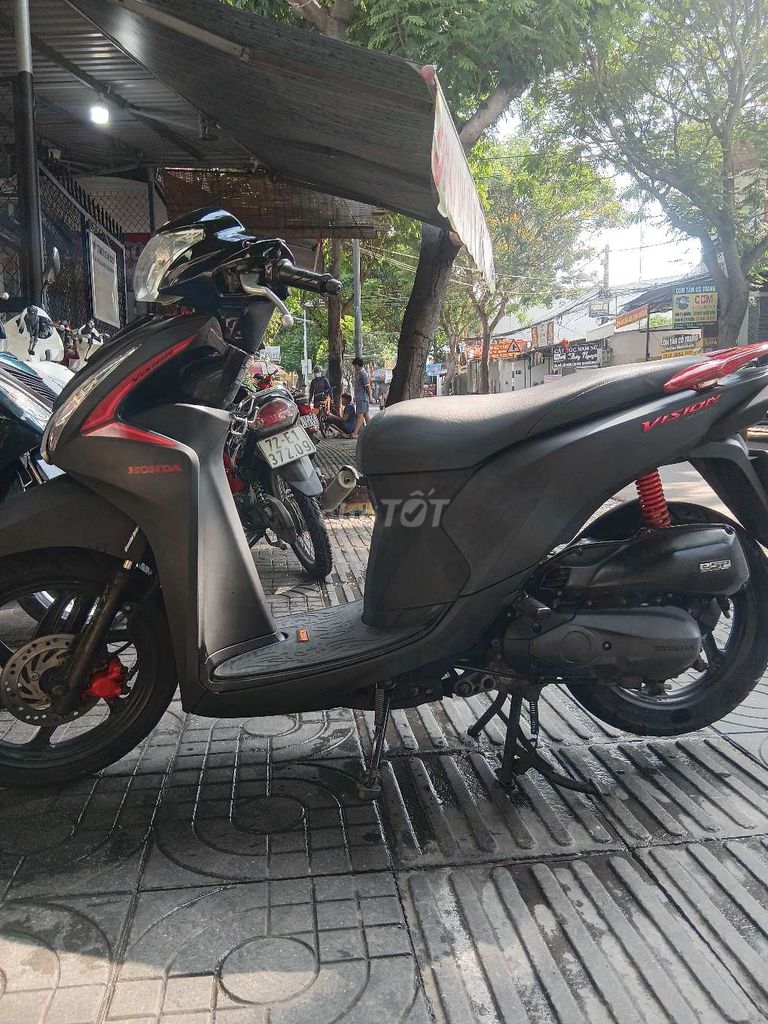 Фото 2: Honda Vision чёрный