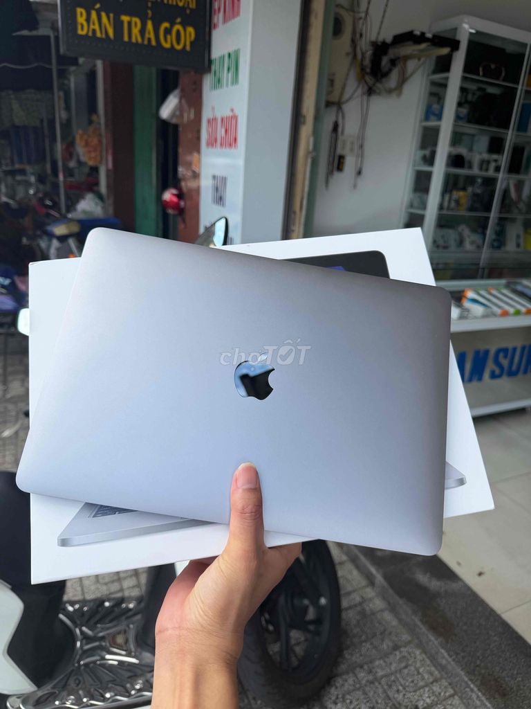 Фото 2: Apple Macbook Pro 13 M1 16GB/256GB 99% pin 93