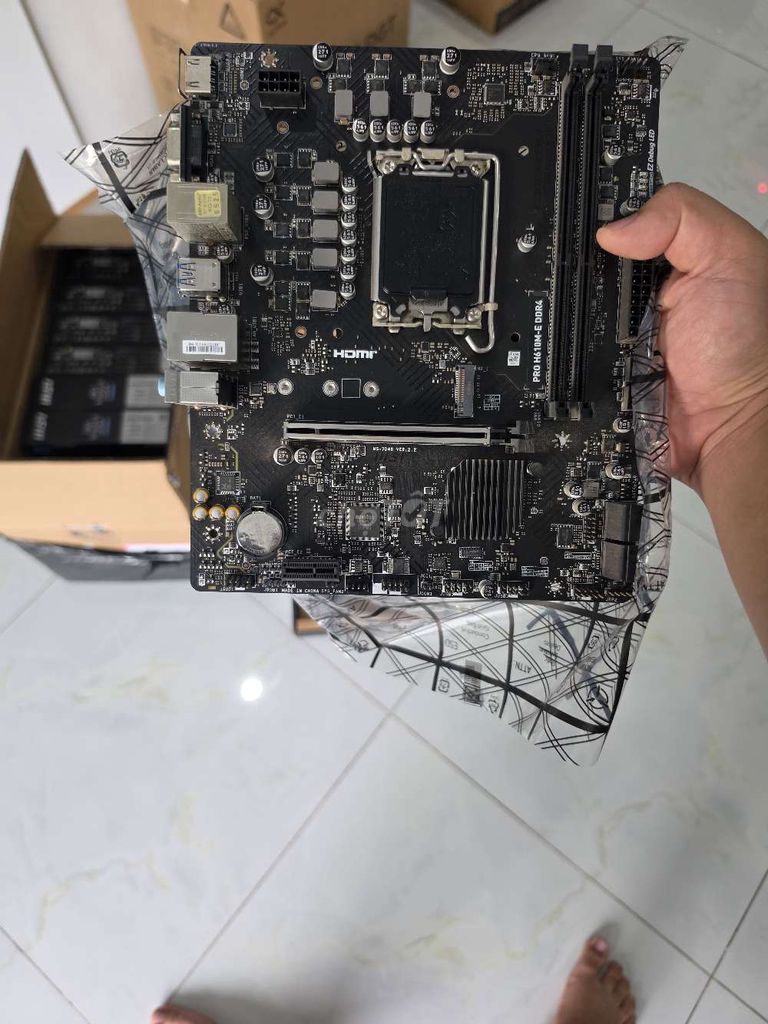 Материнская плата MSI H610M-E черная новая 80%