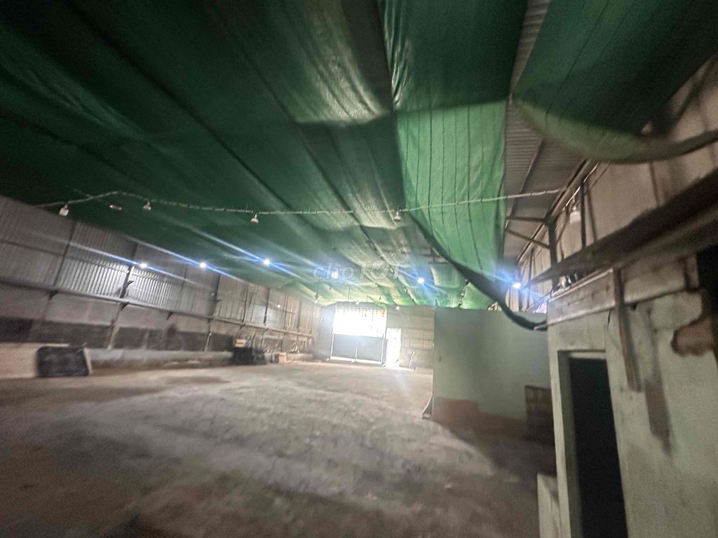 🏭 Склад на первой линии Хо Хок Лам 640м², золотое место, рядом с Во Ван Киет