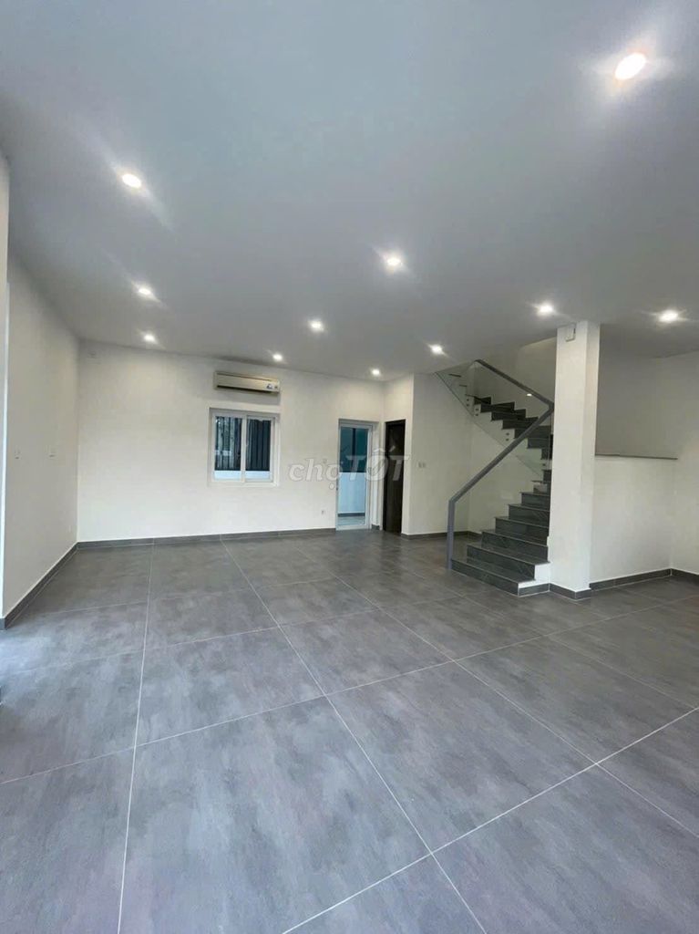 Фото 2: Угловая вилла Park Riverside 172м² — базовая отделка, удобно под офис — вид на парк