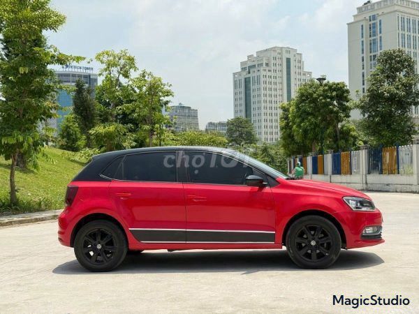 Фото 3: Volkswagen Polo Hatchback Красный 5 мест