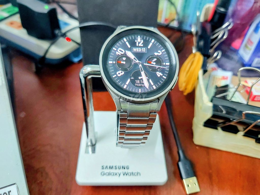 Фото 2: Samsung Galaxy Watch 5 Pro серебристый