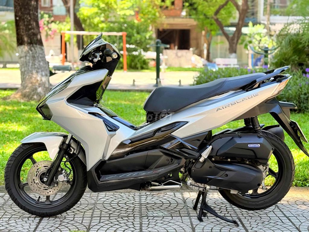 Фото 2: Honda Air Blade 160 ABS 2023 Бак