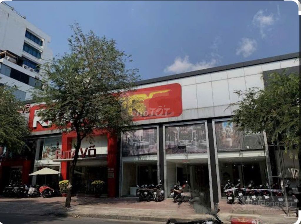 Помещение 1500м2, фасад 846 Sư Vạn Hạnh, р-н 10, рядом с Vạn Hạnh Mall