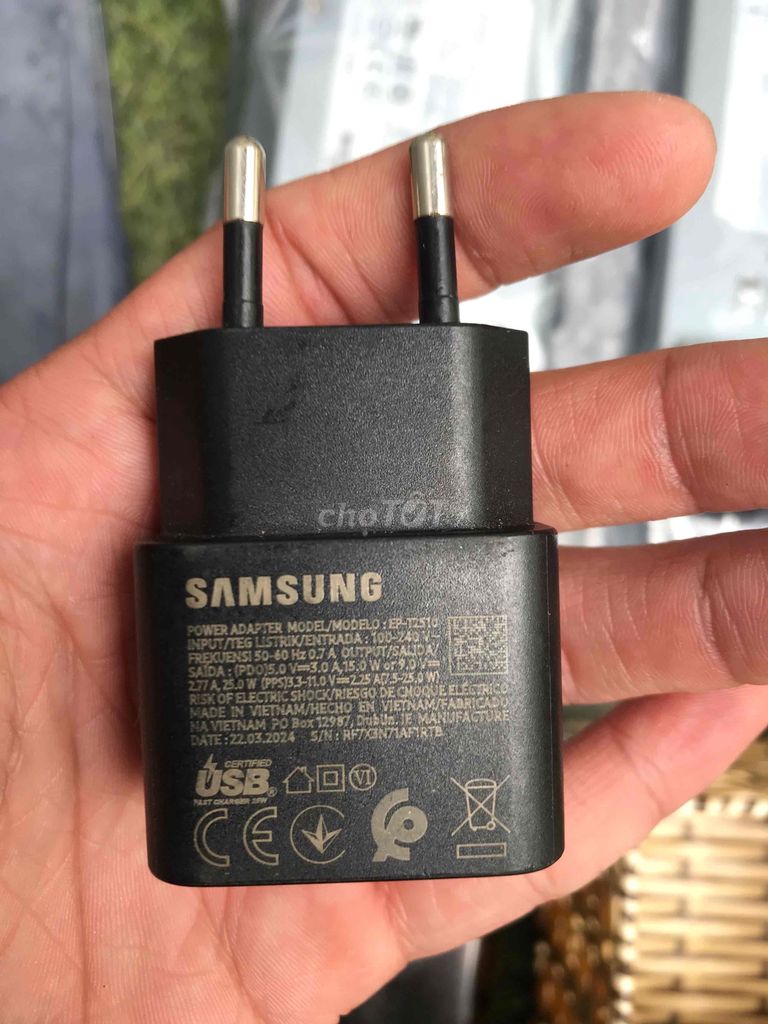 Фото 2: Быстрая зарядка Samsung iPhone чёрно-белая
