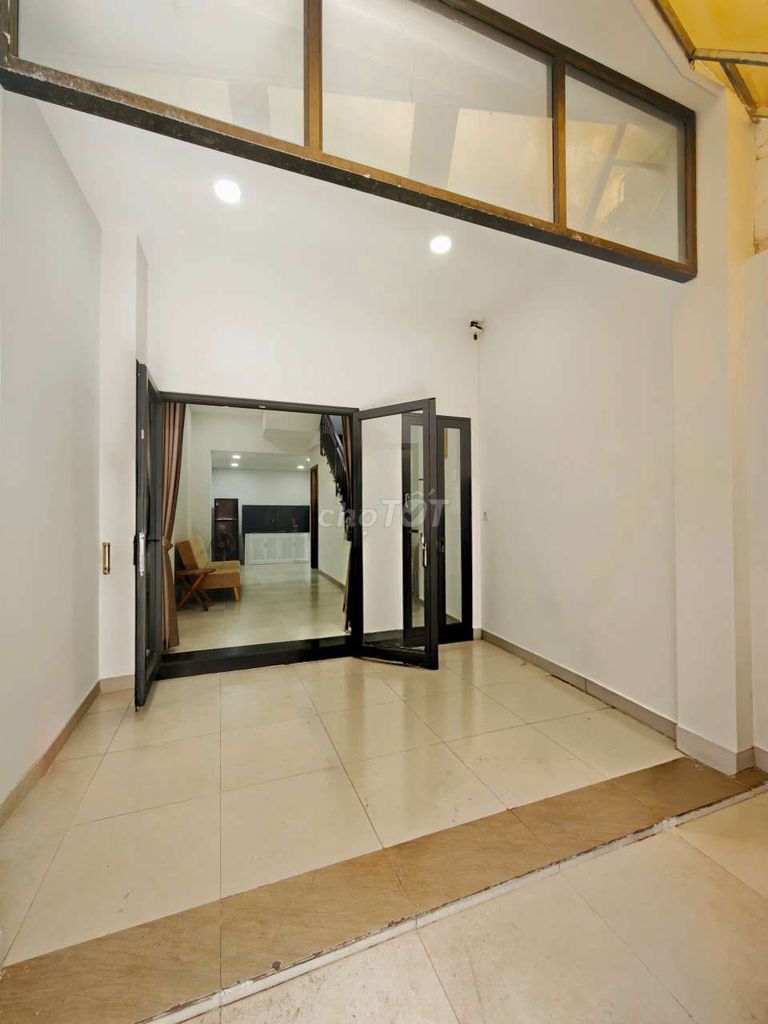 Фото 2: Продаётся дом на Ле Куанг Динь, ~50м², 4 этажа, переулок для 3-колёсных, до переулка для автомобилей 1 дом