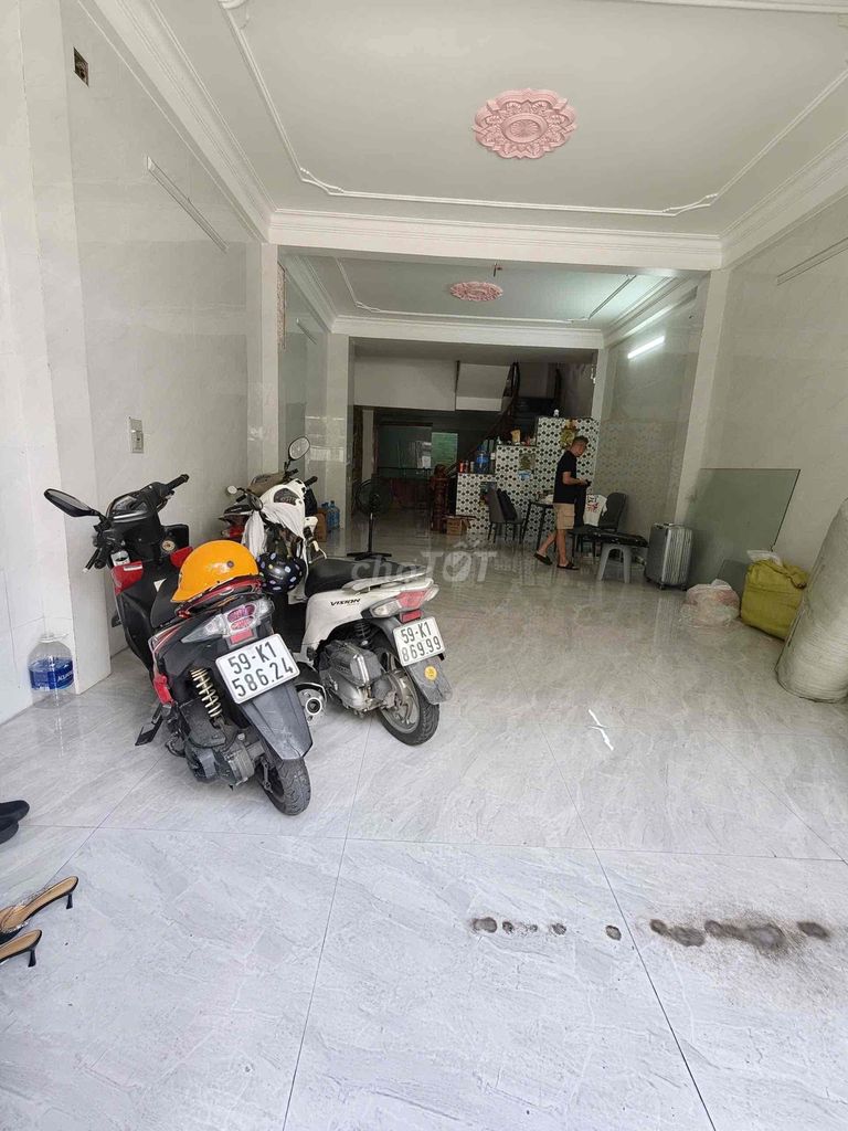 Дом с мебелью в районе Aeon Tên lửa 5x20, 3,5 этажа