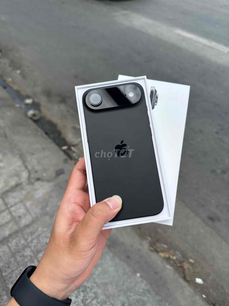 Apple iPhone 17 Air 256GB Черный 100%