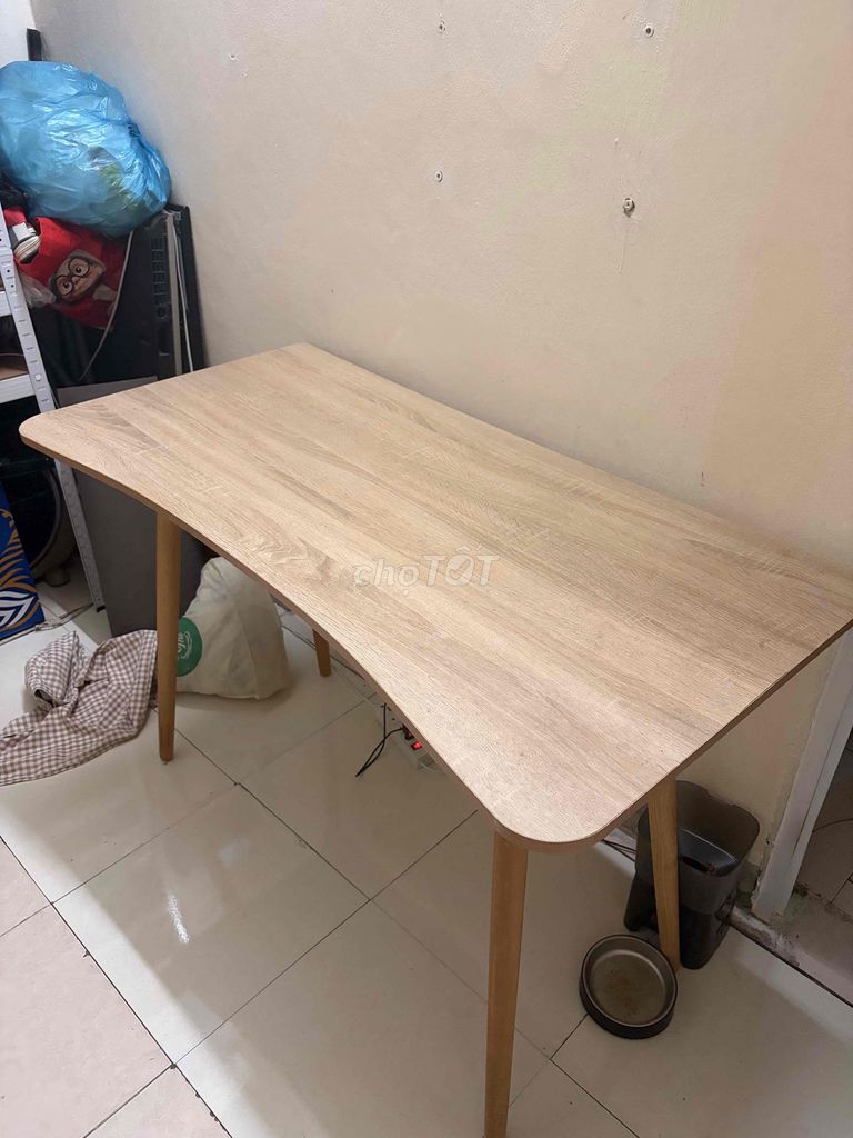 Письменный стол из светлого дерева 1м2x60x70