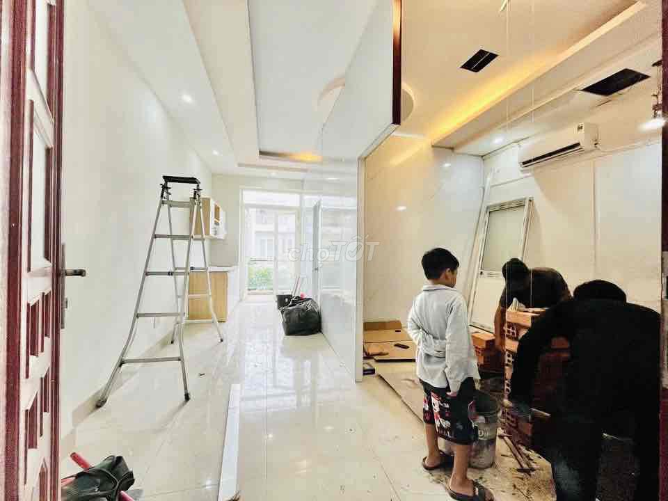 👉 Y Hình, 2 спальни с полной мебелью, ЖК 6B Intresco — полностью меблирована