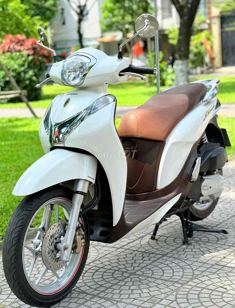 Фото 3: Honda SH Mode 2019 Белый