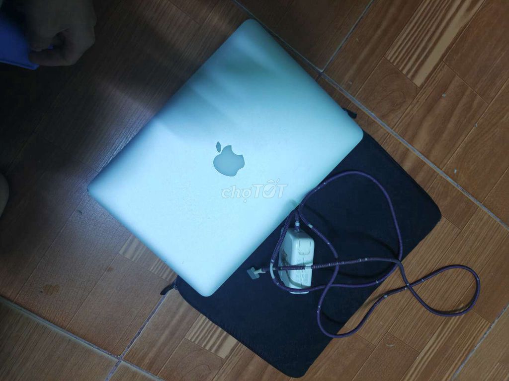 Apple MacBook Pro 2015 i5 13 inch 8GB