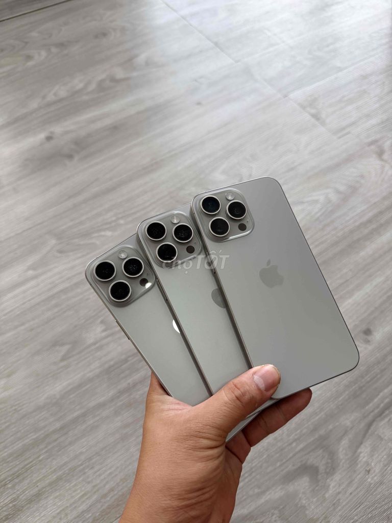 Apple iPhone 15 Pro Max 256GB Серый, заменён экран
