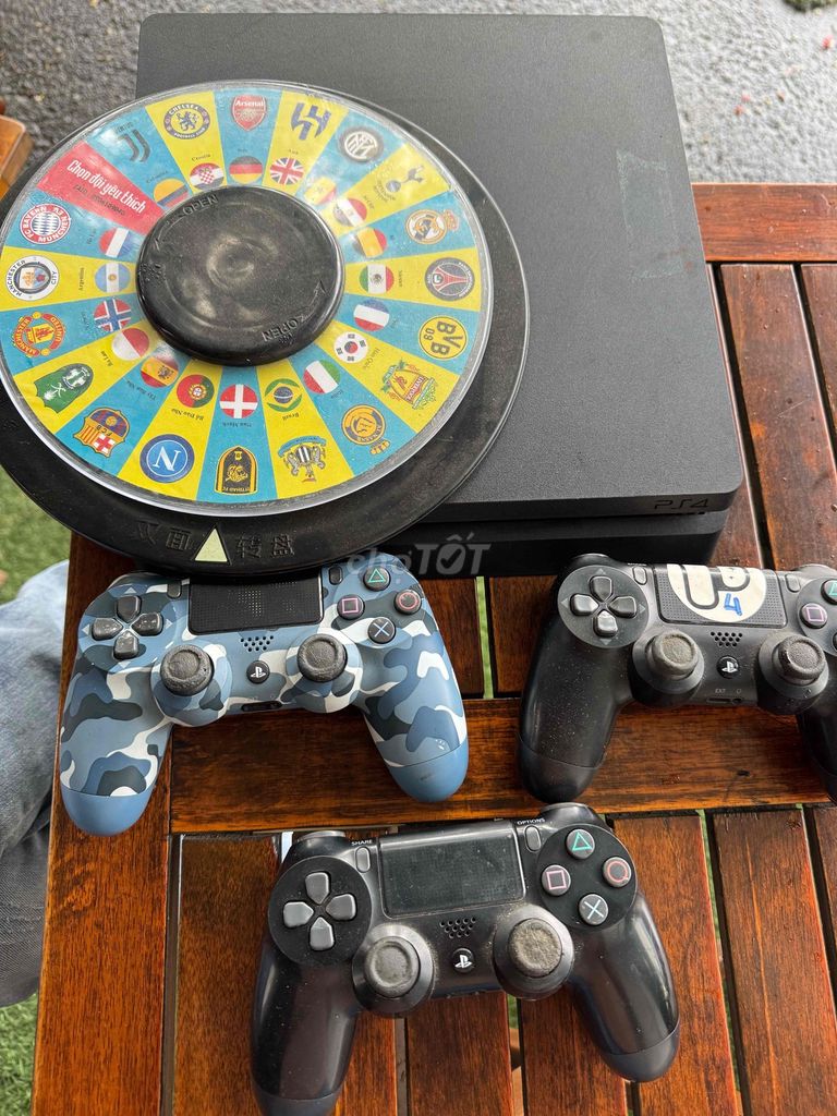 Фото 2: Игровая консоль Sony PS4 Черная