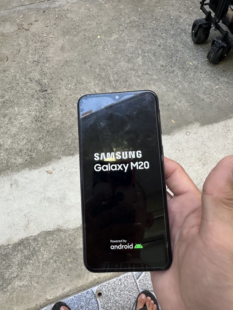 Фото 3: Samsung Galaxy M20 синий