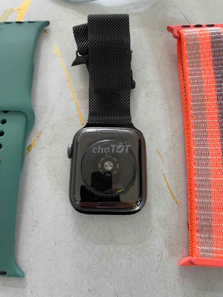 Фото 3: Apple Watch SE Черный