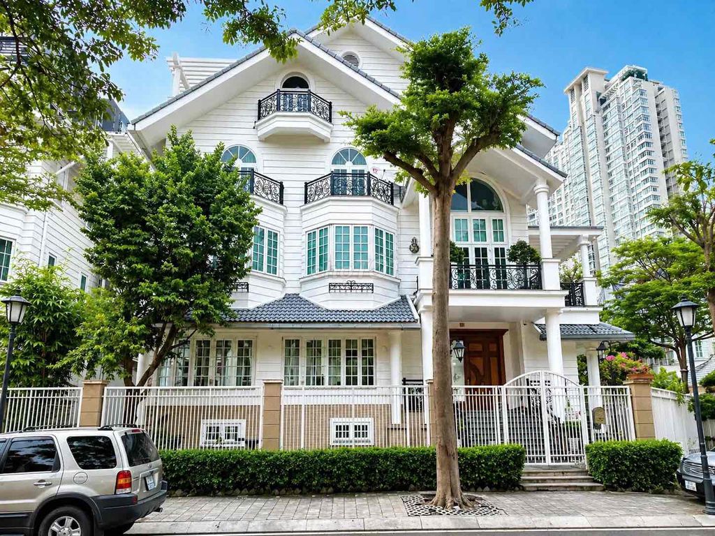 Сдается роскошная вилла Saigon Pearl в районе Биньтхань