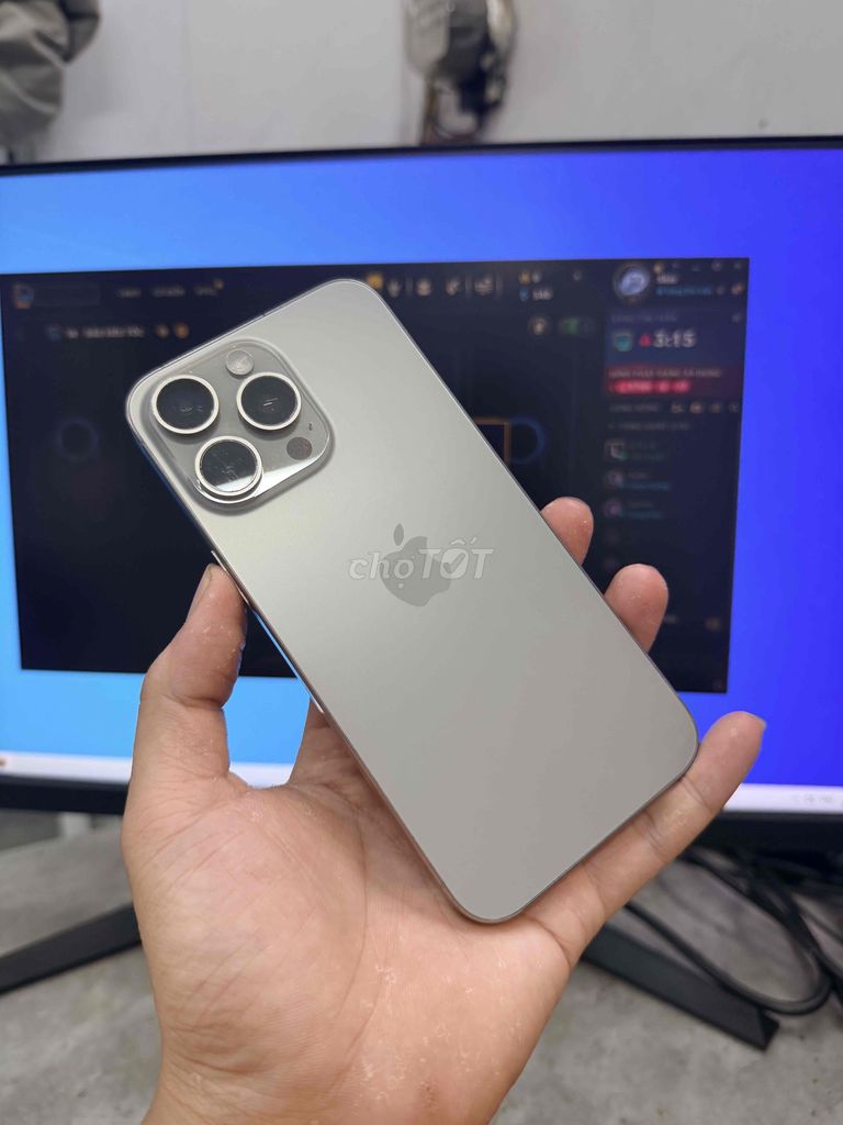 Apple iPhone 15 Pro Max 256GB Серый, заменён экран