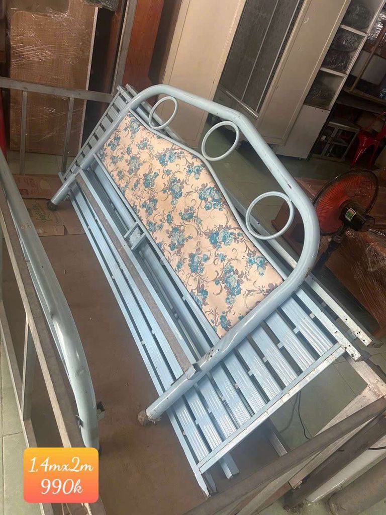Железная кровать 1.4м x 2м
