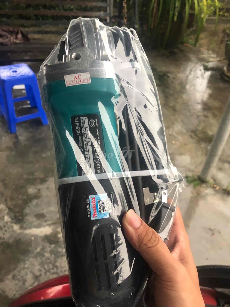 Угловая шлифовальная машина Makita 9556HN, Япония