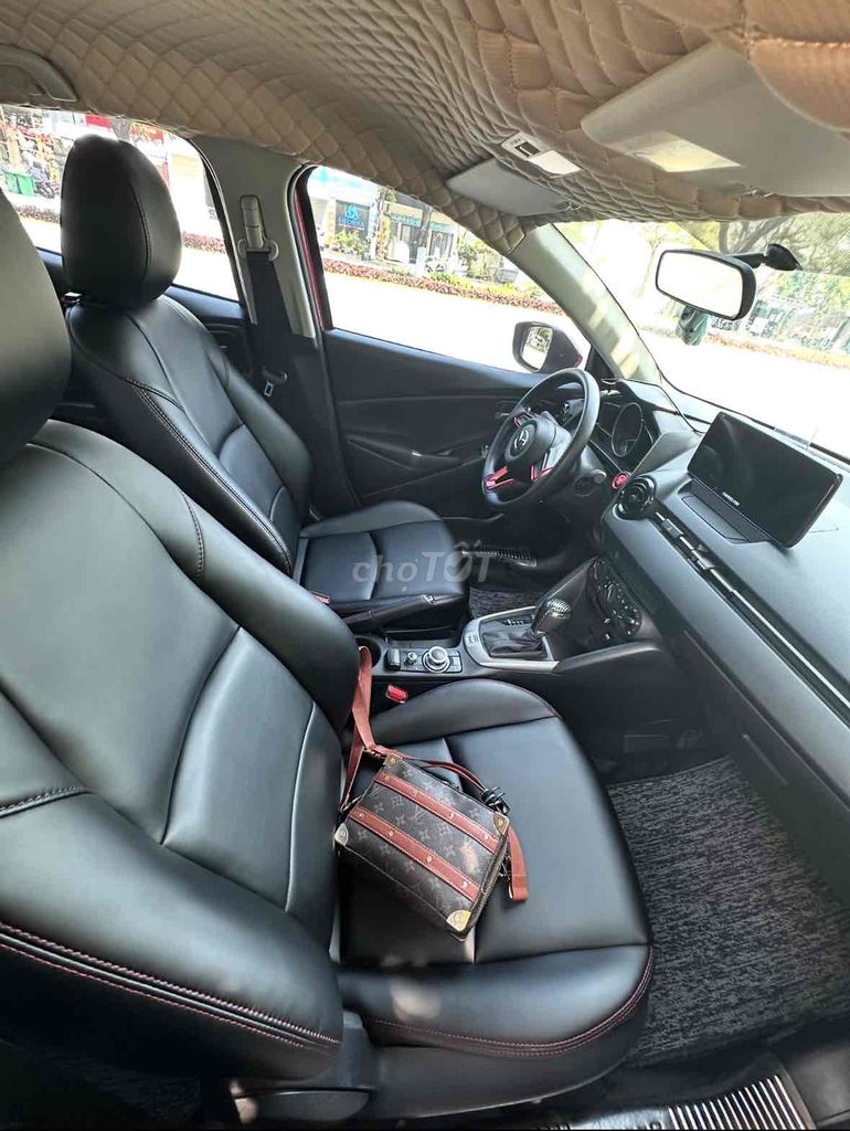 Фото 3: Mazda Mazda 2 2023 AT Đỏ Tự động