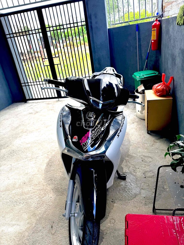 Honda SH 150i 2022 белый/черный