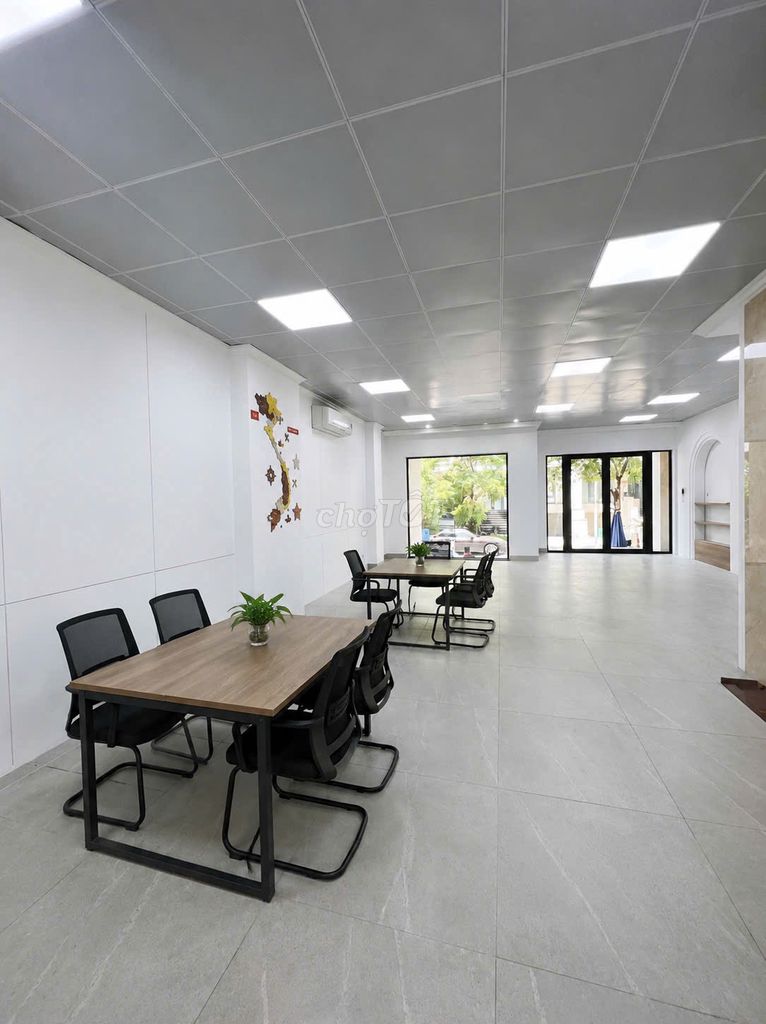 Сдается весь первый этаж 80 м², 112 м², 126 м², цена 11–17 млн