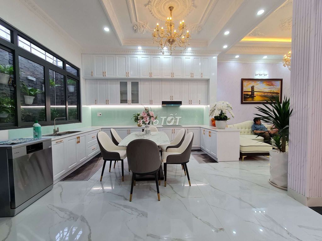 Фото 3: Дом в переулке для автомобилей 💎 Полная мебель, Ле Ван Тхо, квартал 11 🏠 4x16 м 💎 4 этажа — 5 спален, 5 санузлов