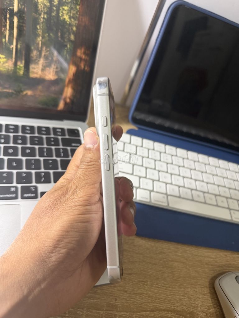 Apple iPhone 17 Pro 256GB Международная версия США, немного облезла краска