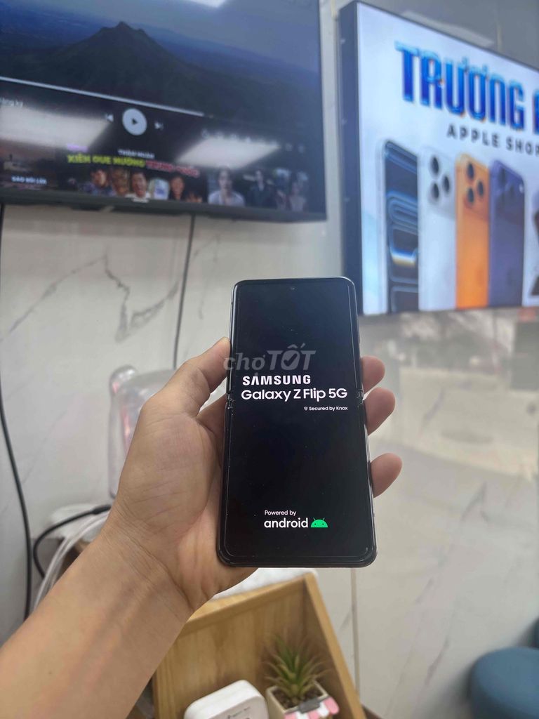 Фото 2: Samsung Galaxy Z Flip 5G 256GB Черный