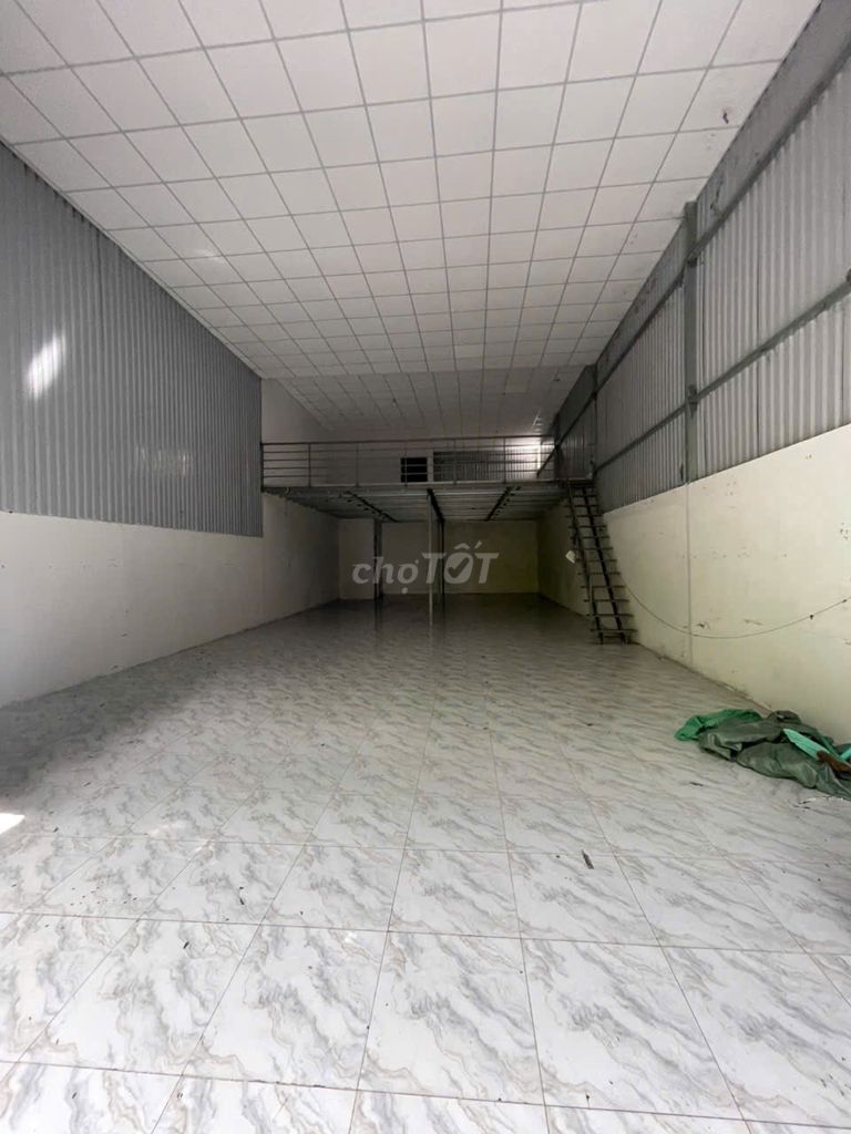 Фото 2: Сдается склад 8x20 м с антресолью рядом с промзоной Танбинь, фото соответствует
