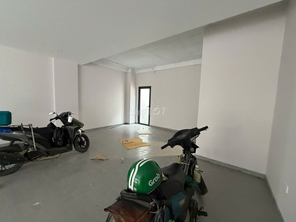 Сдается помещение с фасадом в самом центре Тандинь, район 1, 65 м², после свежего ремонта