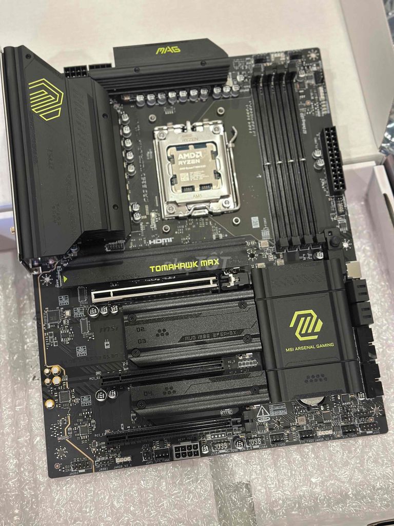 Фото 2: Материнская плата MSI MAG B850 Tomahawk max WIFI Черная