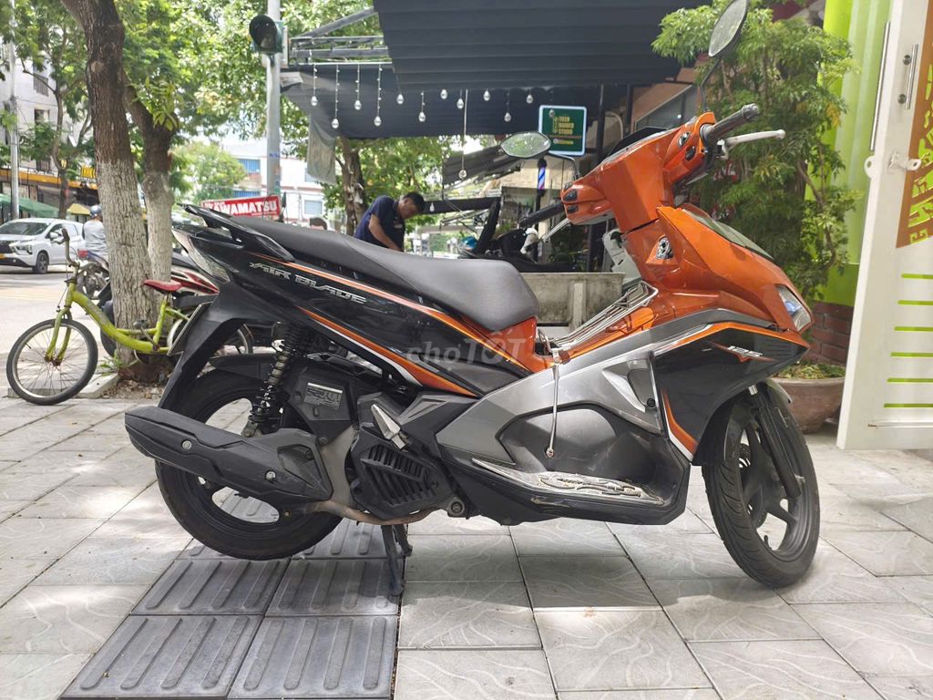 Фото 2: Honda Air Blade 2017 оранжево-черный, 46 561 км